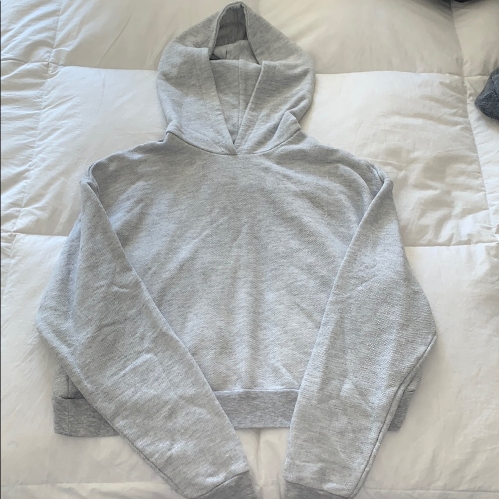 light grey cropped long sleeve ✰